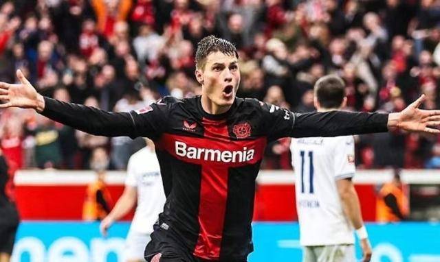 不莱梅队员斗志昂扬，击败劲敌