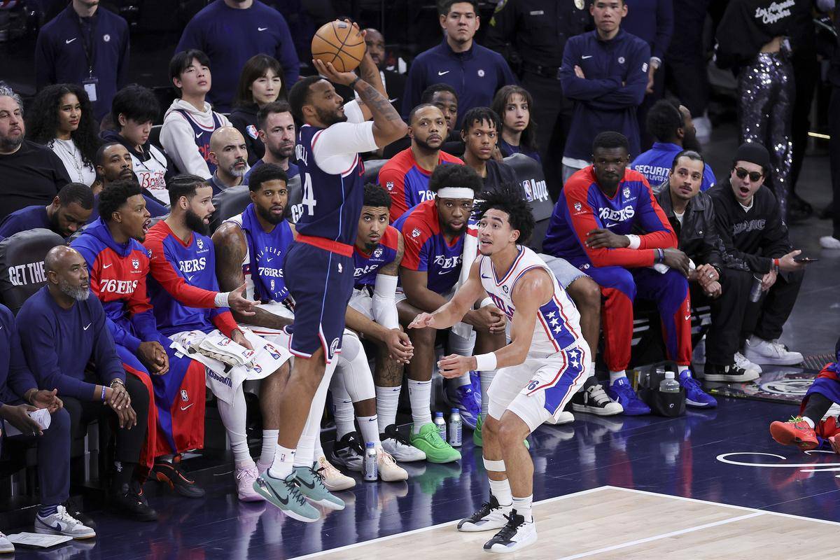 NBA季后赛战况激烈，球迷热情支持的简单介绍