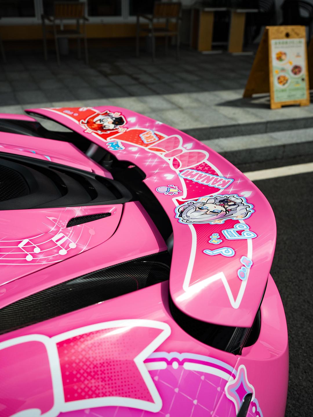 开云体育平台APP-关于迈凯伦轻取阿斯顿马丁，佩雷兹统治全场的信息