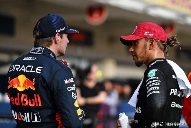 关于红牛车队鏖战梅赛德斯，汉密尔顿状态火热的信息